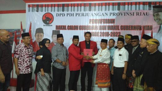 Harris Boyong 29 Paguyuban ke Kantor PDIP Riau